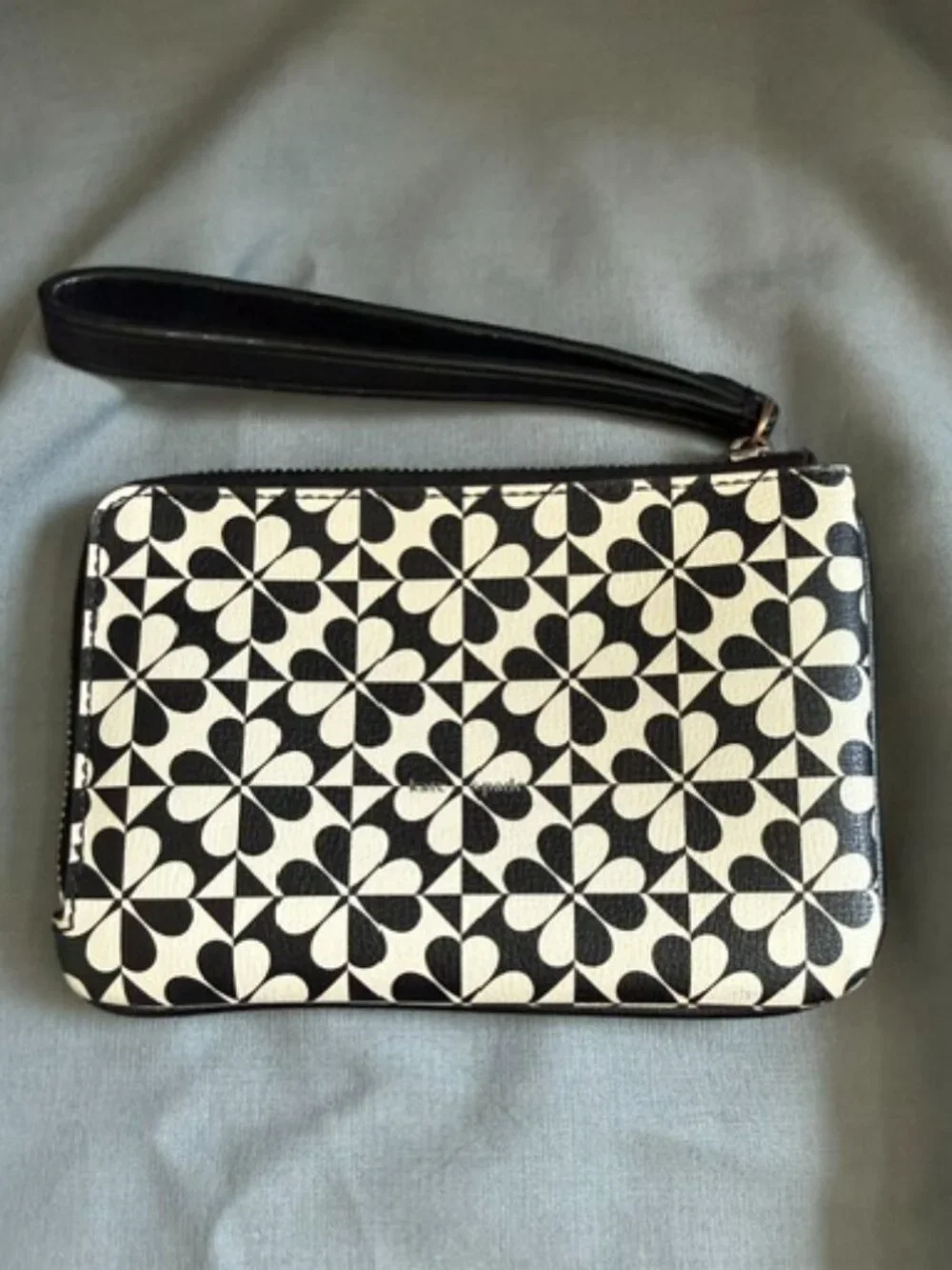 Kate Spade New York Hollie Spade Clover Geo Small L-Zip Wristlet